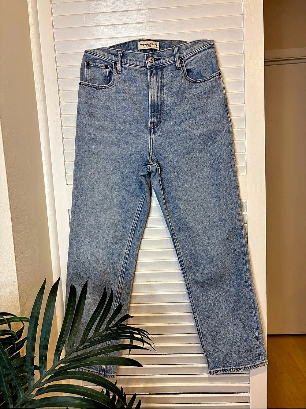 Abercrombie & Fitch Curve Love Ankle Straight Ultra High Rise Jeans Size 28/6